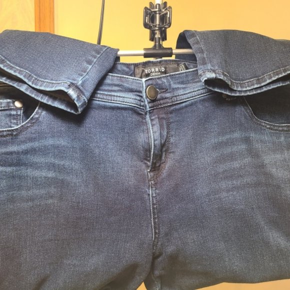 Torrid Stretch Jeans - Picture 4 of 8